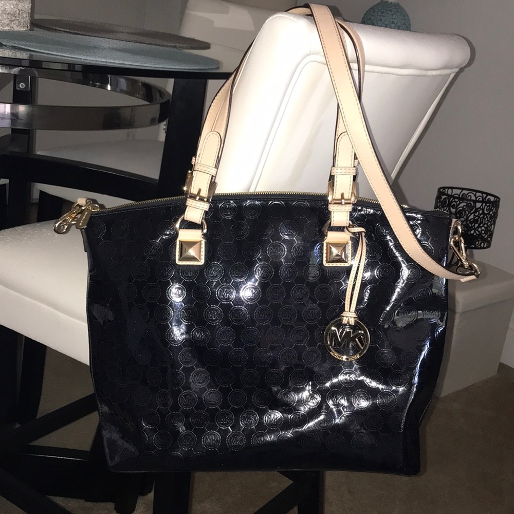 Black patent leather Michael Kors monogram tote🖤